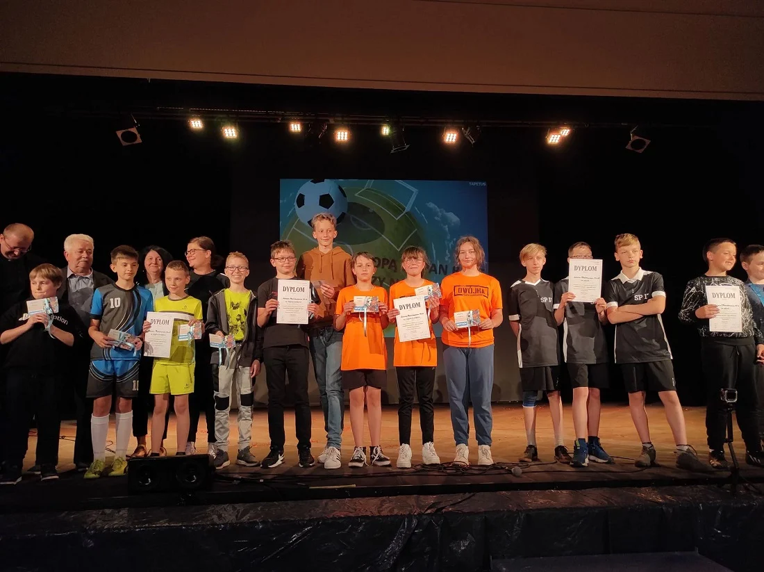 Piłkarsko-językowe podium uczniów SP2 [ZDJĘCIA]