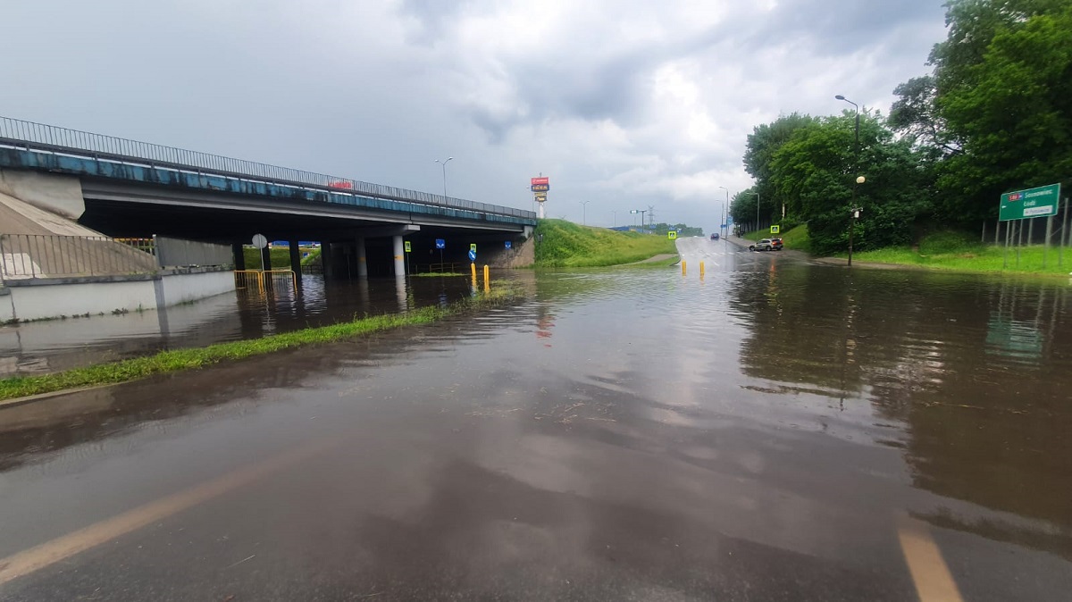 Burza i gwałtowne ulewy w województwie śląskim! Straż pożarna interweniowała 94 razy