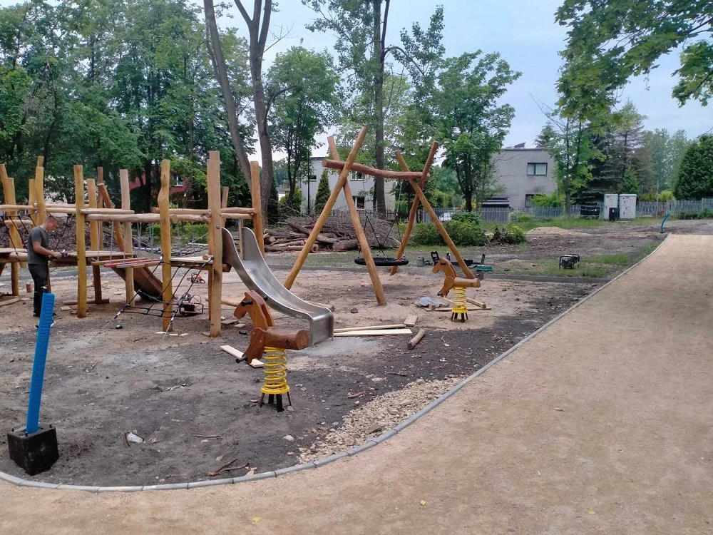 Zobaczcie, jak wygląda postęp prac w parku przy ul. Hallera [ZDJĘCIA]