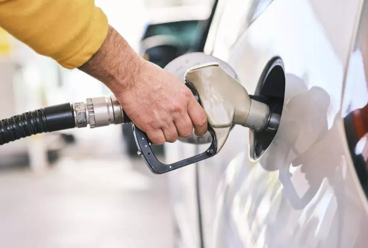 W życie wchodzą zapowiadane obniżki paliw. Nie wszyscy skorzystają