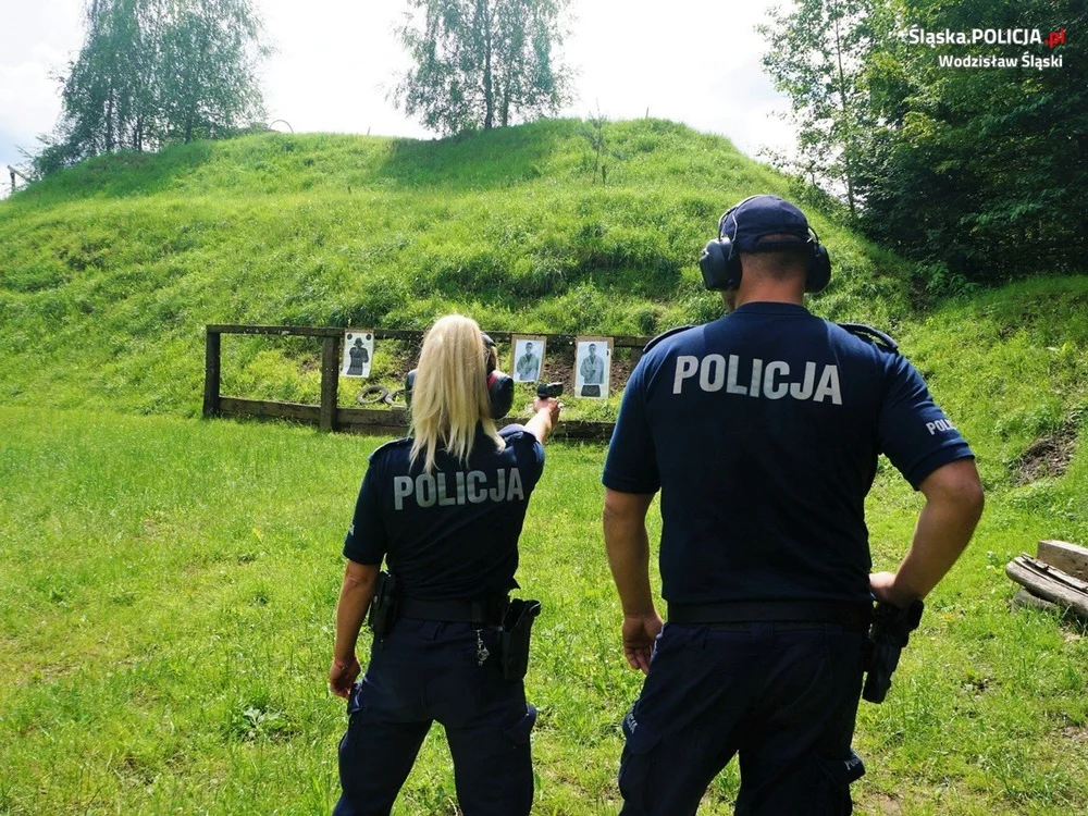 Trening strzelecki wodzisławskich mundurowych