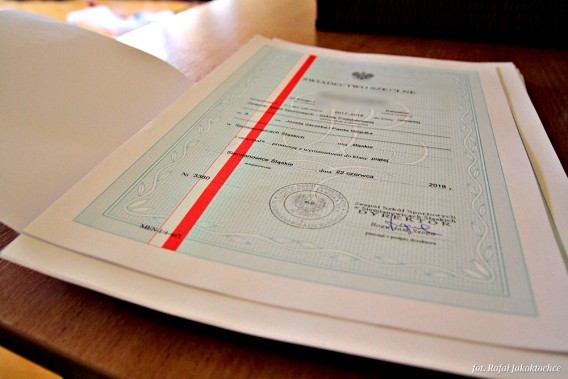 W szkołach zabrzmiał ostatni dzwonek