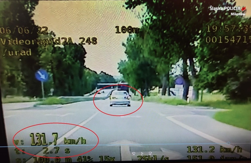 Mimo cofniętych uprawnień wsiadł za kierownicę i wpadł na policyjny radar