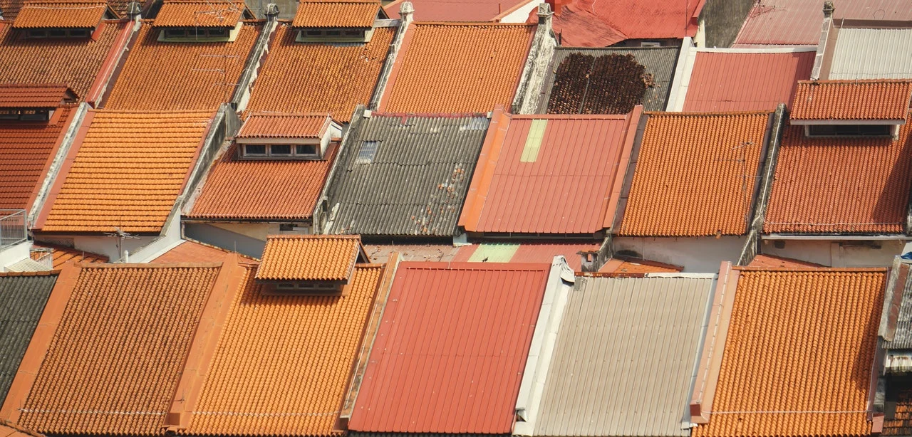 Dachówka – estetyka i ochrona domu w jednym. Krótko o współczesnym pokryciu dachowym