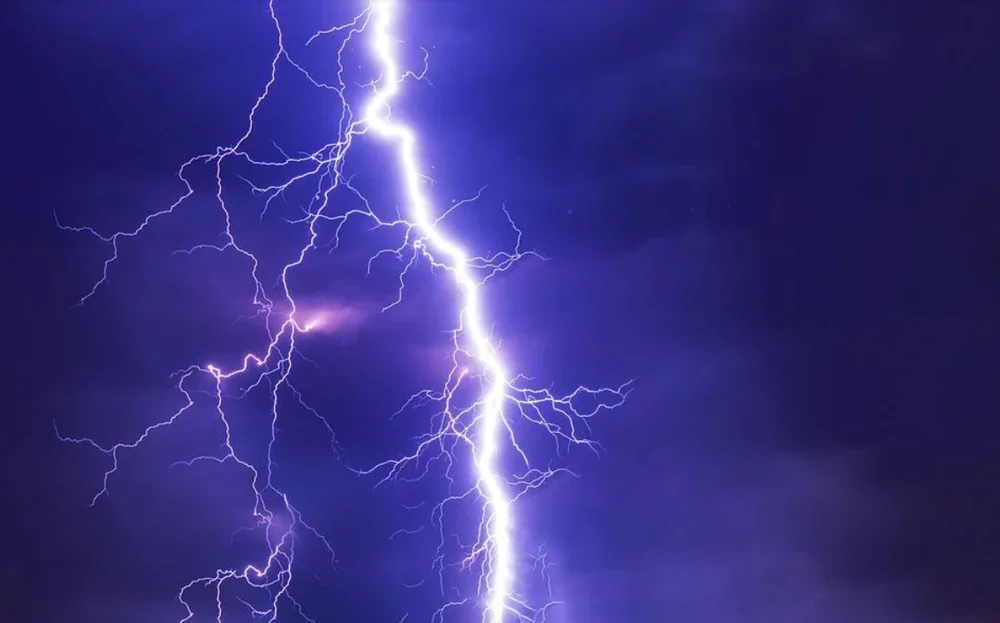 Uwaga! Gwałtowne burze z silnymi porywami wiatru. IMGW wydał ostrzeżenia!