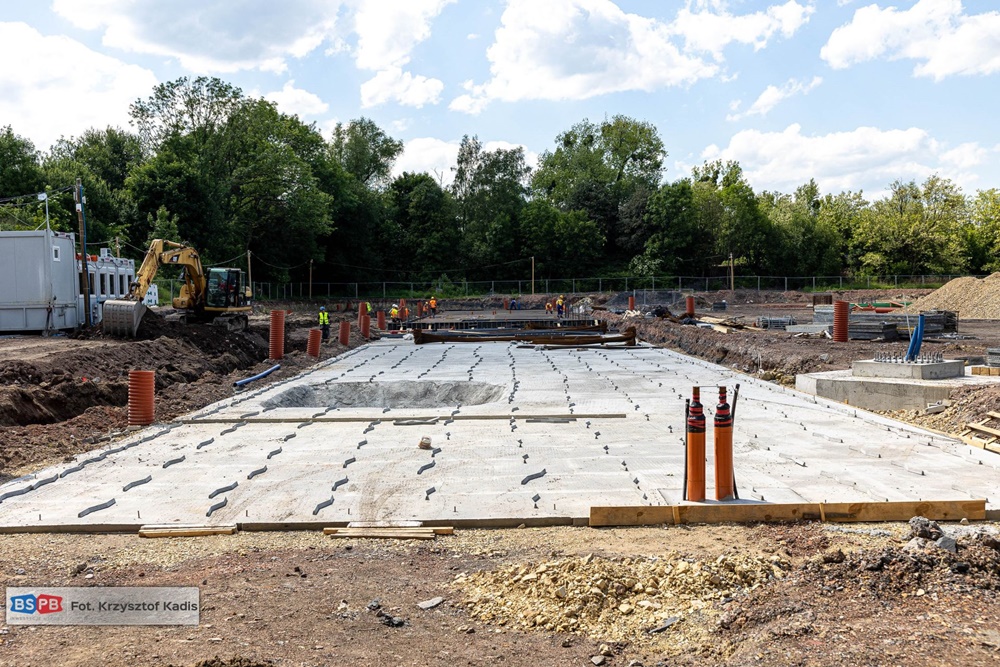 Trwają intensywne prace przy budowie obiektu piłkarskiego Polonii Bytom