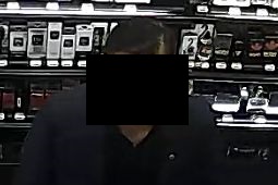 [AKTUALIZACJA] Ukradł perfumy o wartości ponad 1300 zł. Poznajesz go?