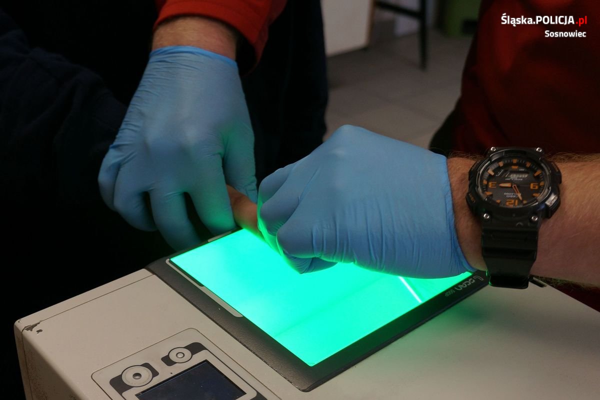 Chciał przekupić i znieważył policjantów