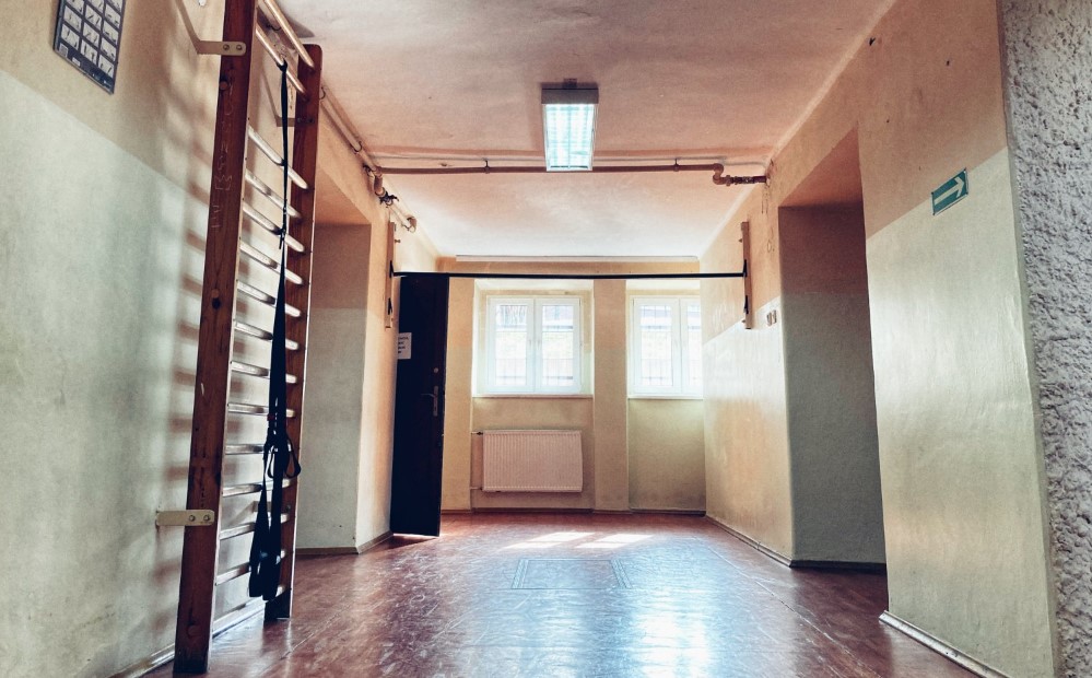 Si(ł)ka tkwi w Miarce. Mikołowskie liceum zbiera fundusze na gruntowny remont siłowni