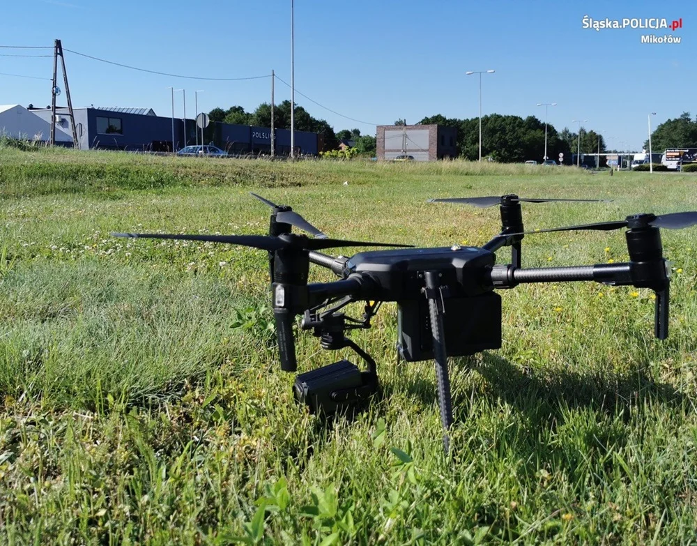Policyjny dron nad mikołowskim odcinkiem DK 81