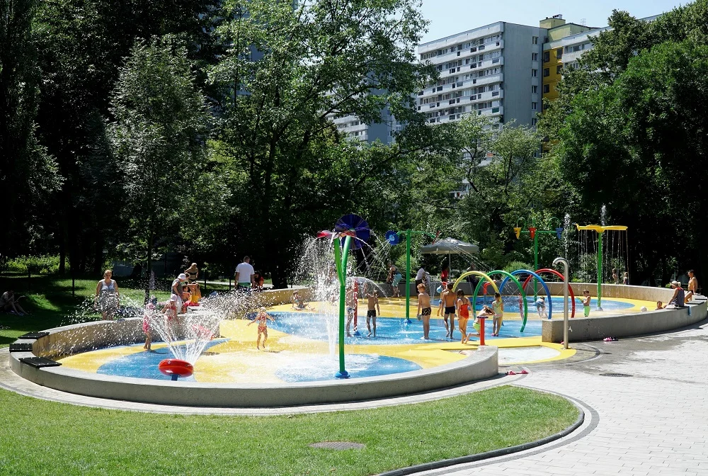 Wodne place zabaw już otwarte! Kiedy będziemy mogli odwiedzić baseny letnie?
