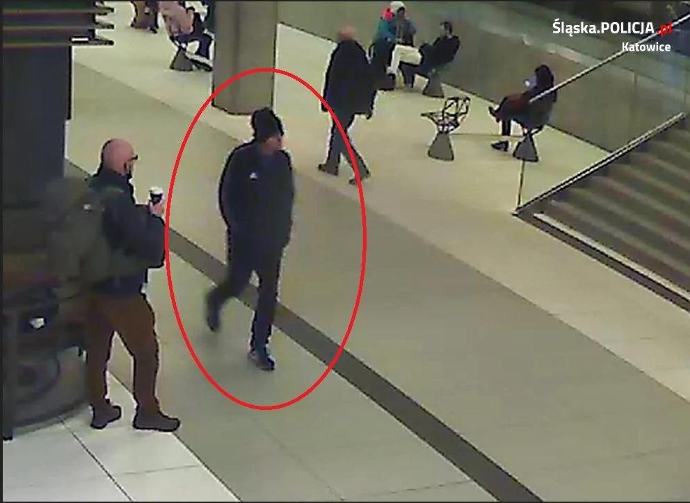 Mężczyzna podejrzewany jest o uszkodzenie ciała przy użyciu noża. Rozpoznajesz go?