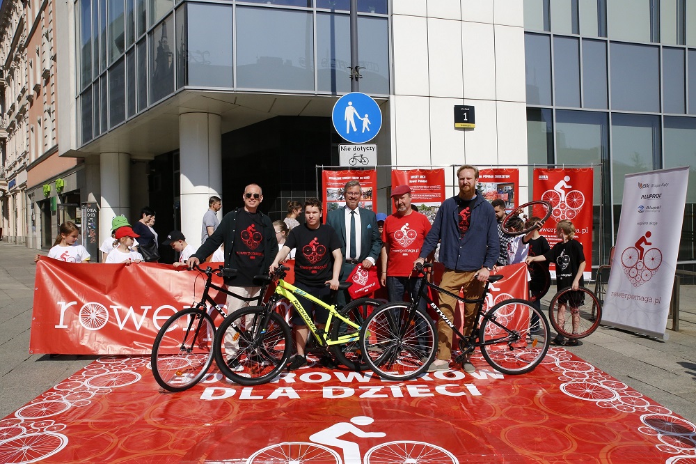 Rower pomaga: katowiccy rowerzyści dzieciom!