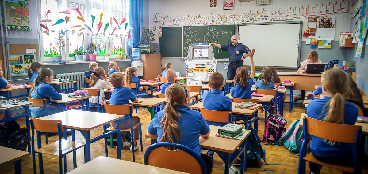 Strażnicy Miejscy odwiedzili uczniów Szkoły Podstawowej nr 13