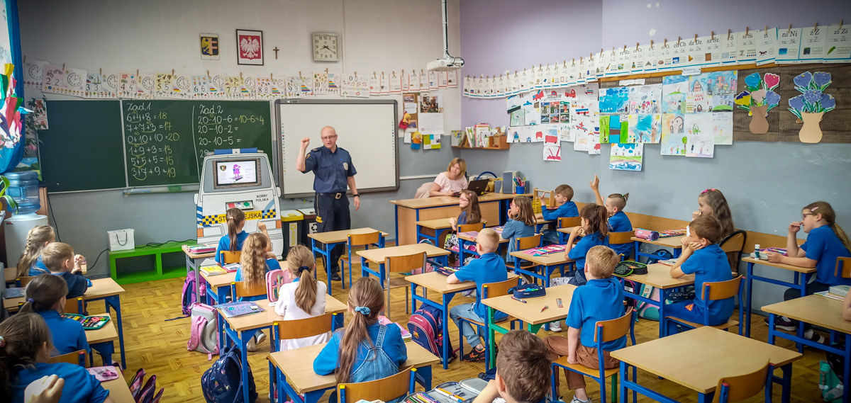 Strażnicy Miejscy odwiedzili uczniów Szkoły Podstawowej nr 13