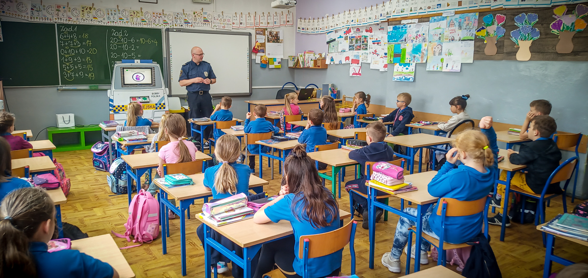 Strażnicy Miejscy odwiedzili uczniów Szkoły Podstawowej nr 13