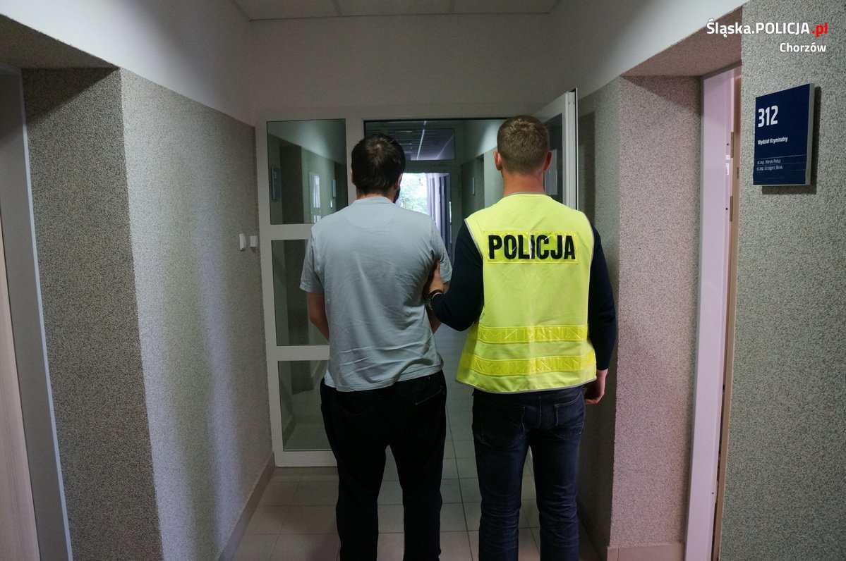 40-latek chciał ukraść w sklepie alkohol. Zareagowali policjanci w drodze na służbę