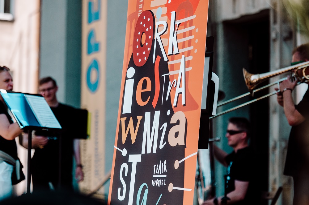 Orkiestra dęta Teatru Rozrywki rusza z misją w miasto!