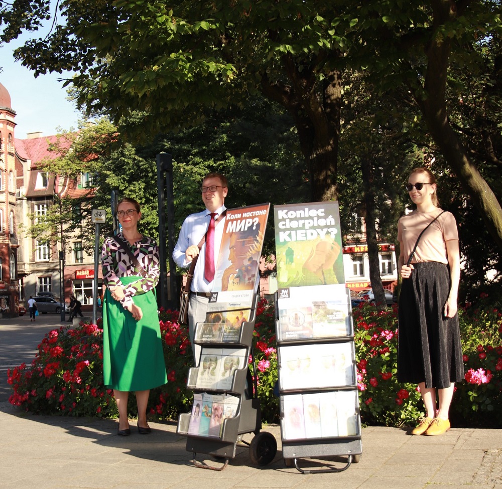 Świadkowie Jehowy wznawiają publiczną działalność w Chorzowie