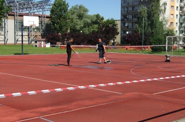 Dobra wiadomosć dla młodzieży, piłkarzy i koszykarzy! Trwa remont boisk osiedlowych