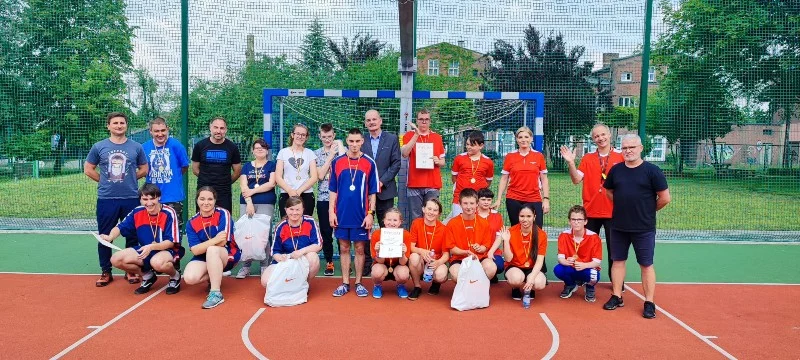 Międzyszkolne zawody sportowe w SP-10, czyli sportowo, na wesoło! [ZDJĘCIA]