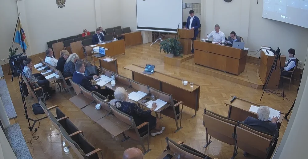 Daniel Beger nie otrzymał wotum zaufania od radnych miasta! Jak głosowano?