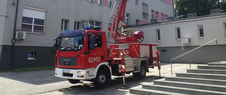 Ćwiczenia strażaków na terenie Szpitala Powiatowego