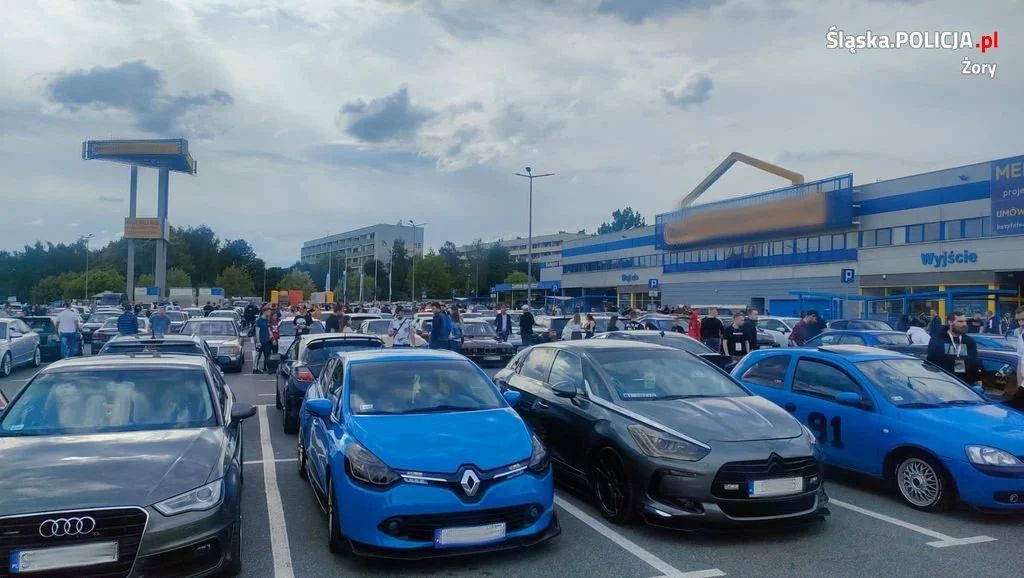 Samochodowy zlot z profilaktyką w tle