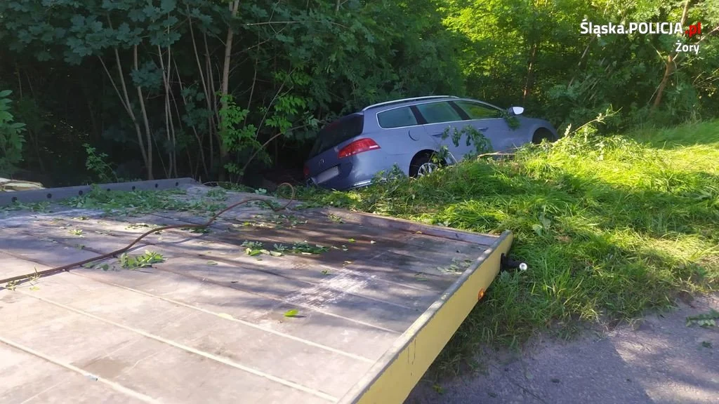 Nocna przejażdżka zakończona w przydrożnym rowie