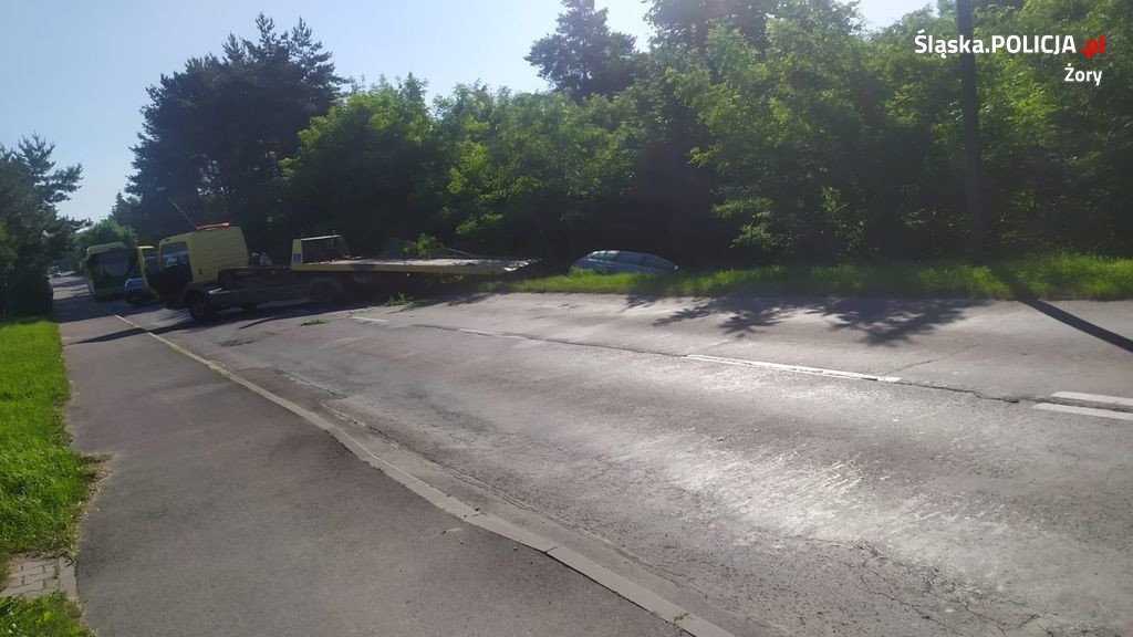 Nocna przejażdżka zakończona w przydrożnym rowie