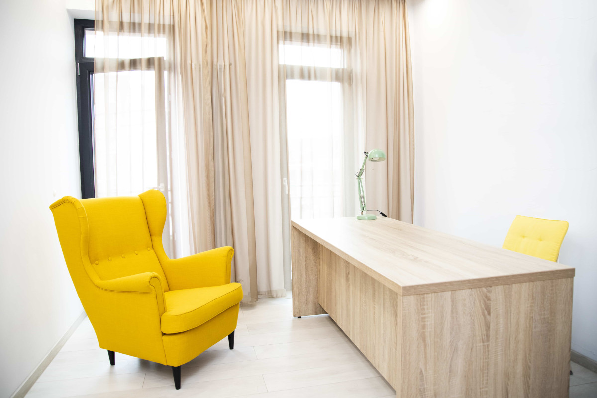 Jak wybrać odpowiednie meble biurowe?