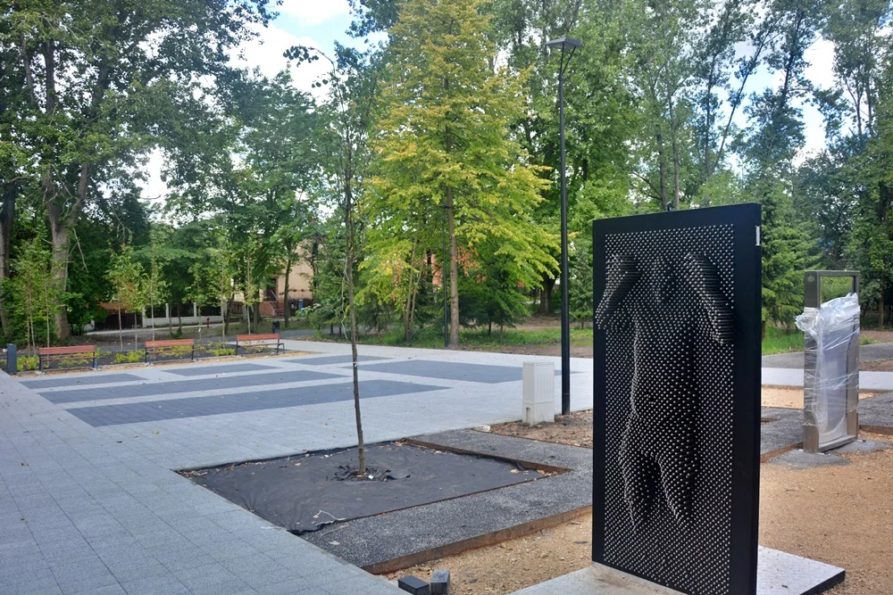 Prace przy modernizacji parku przy ul. Hallera dobiegają już końca [ZDJĘCIA]