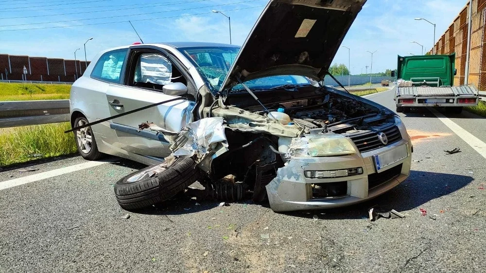 Kolizja na zjeździe na autostradę A4. Występują utrudnienia drogowe! [ZDJĘCIA]