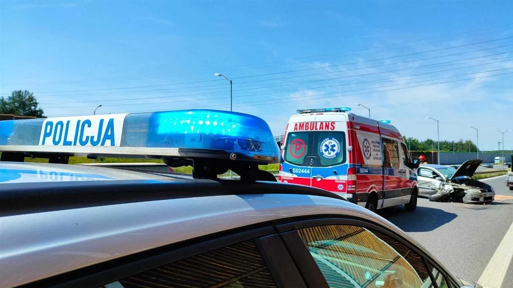 Kolizja na zjeździe na autostradę A4. Policjanci radzą jechać objazdem! / fot. KMP Ruda Śląska 4