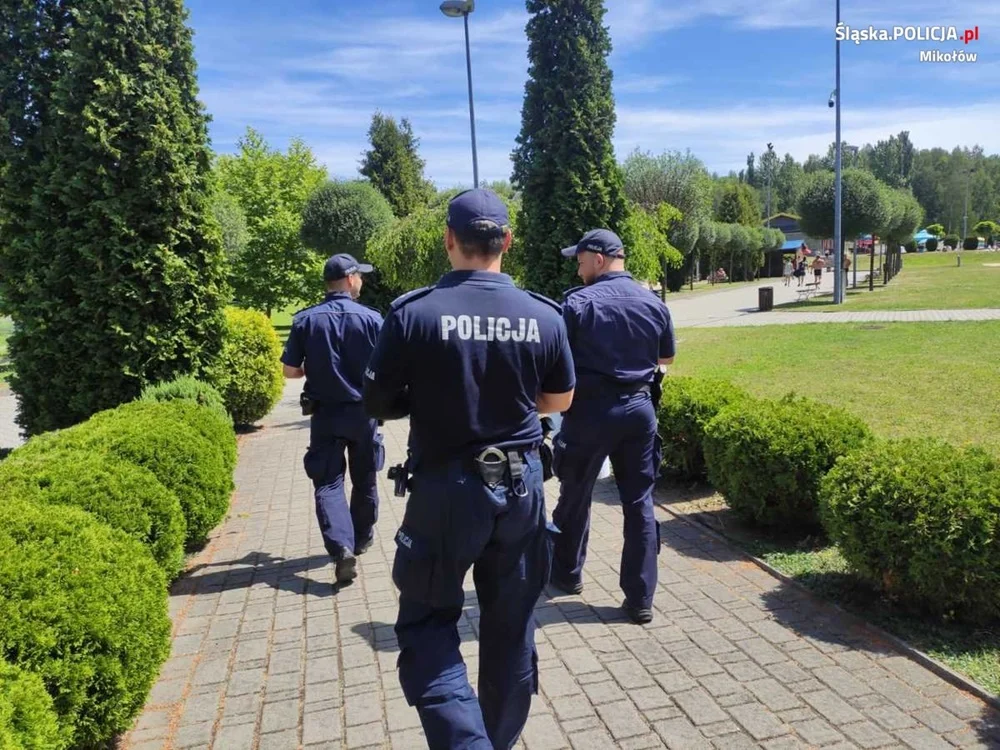 Łaziscy policjanci z profilaktyką na obiekcie "Żabka"