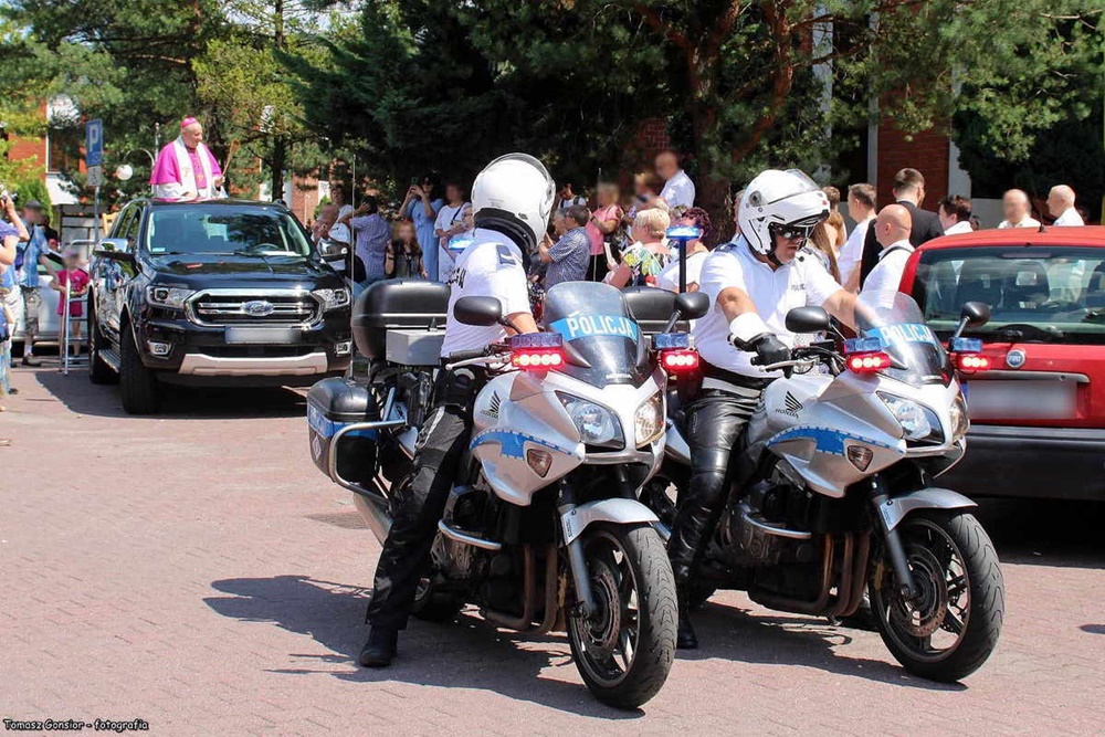 Święcenie pojazdów pod okiem mundurowych