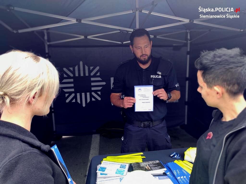 Policjanci promowali Krajową Mapę Zagrożeń Bezpieczeństwa oraz bezpieczne zachowania