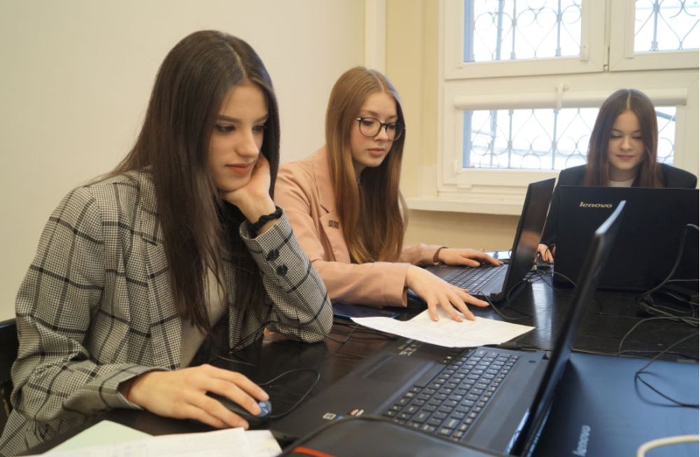 Darmowe kursy komputerowe dla uczniów szkół średnich