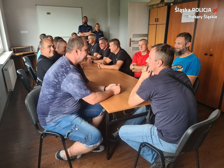 O bezpieczeństwie na drodze z piekarskimi strażakami