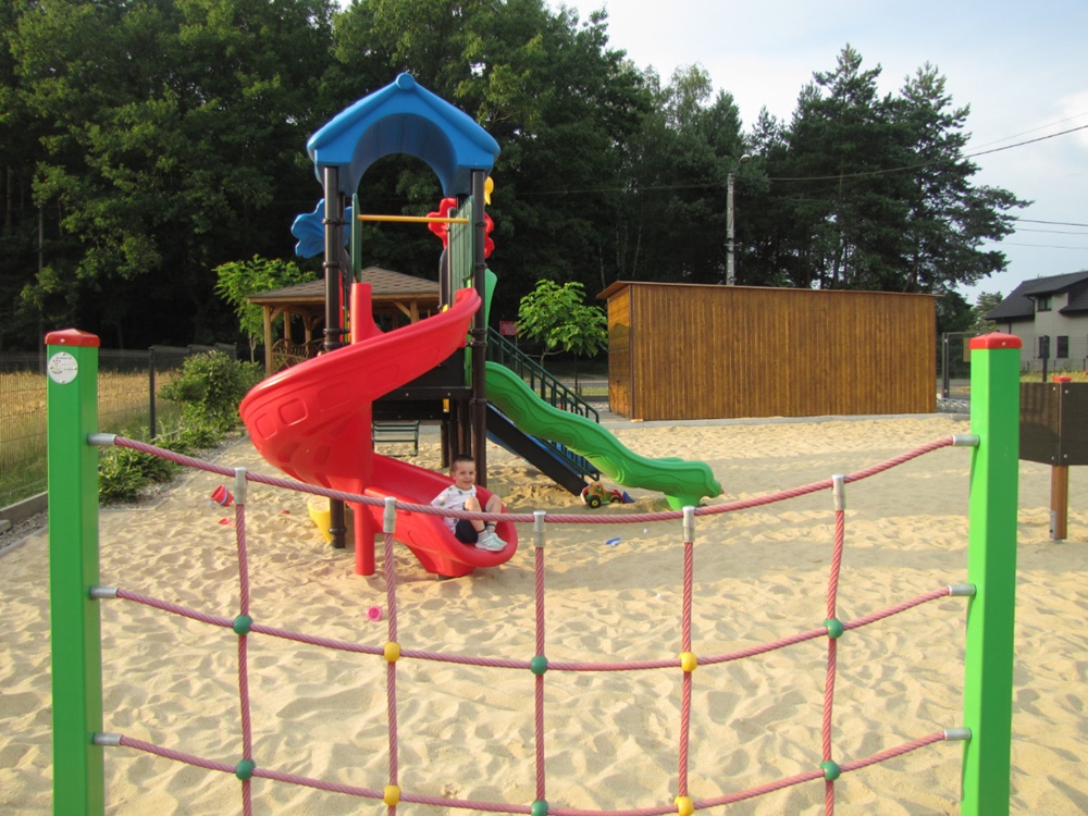 Plac zabaw w Orzeszu Królówce powstał dzięki wygranej w konkursie