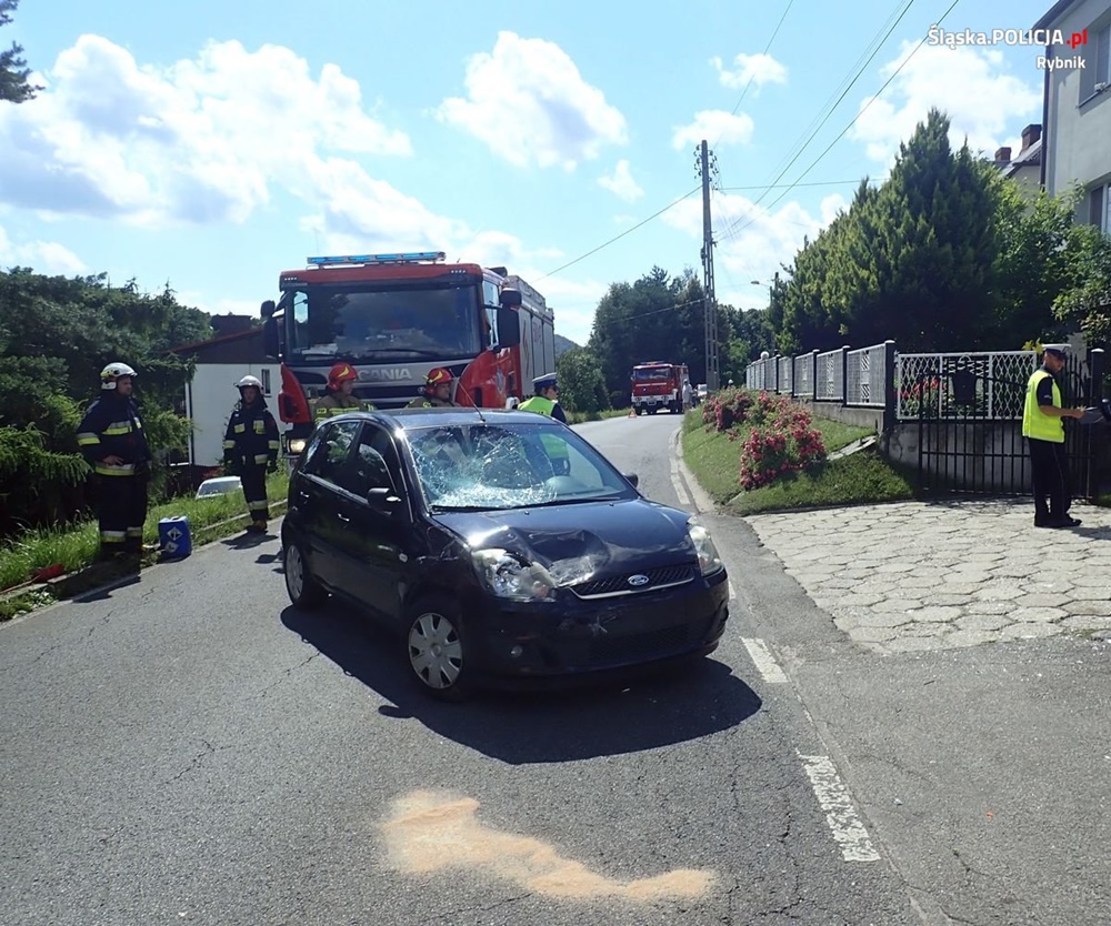 58-latka nie udzieliła pierwszeństwa motocykliście. Doszło do wypadku