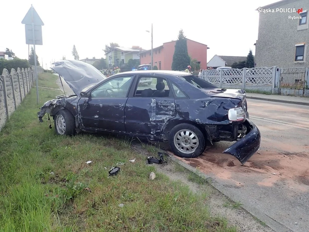 Pijany kierowca z zakazem wjechał w ogrodzenie