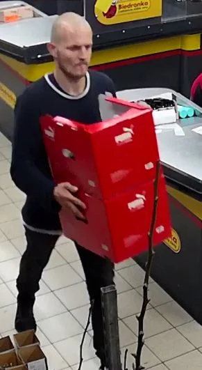 Rozpoznajesz sprawcę kradzieży skarpetek?