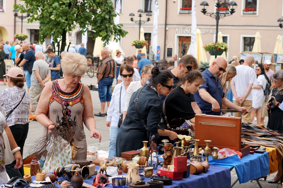 Tłumy na rynku podczas Mikołowskiego Jarmarku Staroci. Zjawił się nawet sam Darth Vader!