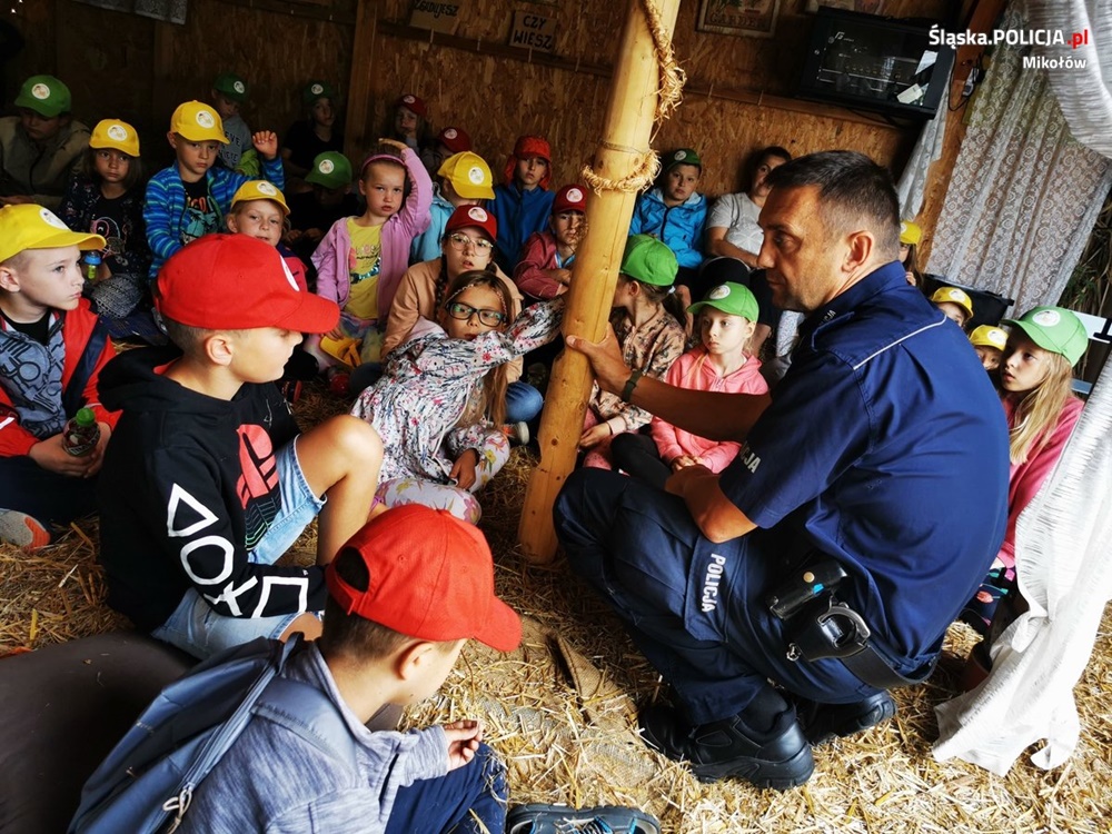 Wakacyjna profilaktyka mikołowskich policjantów