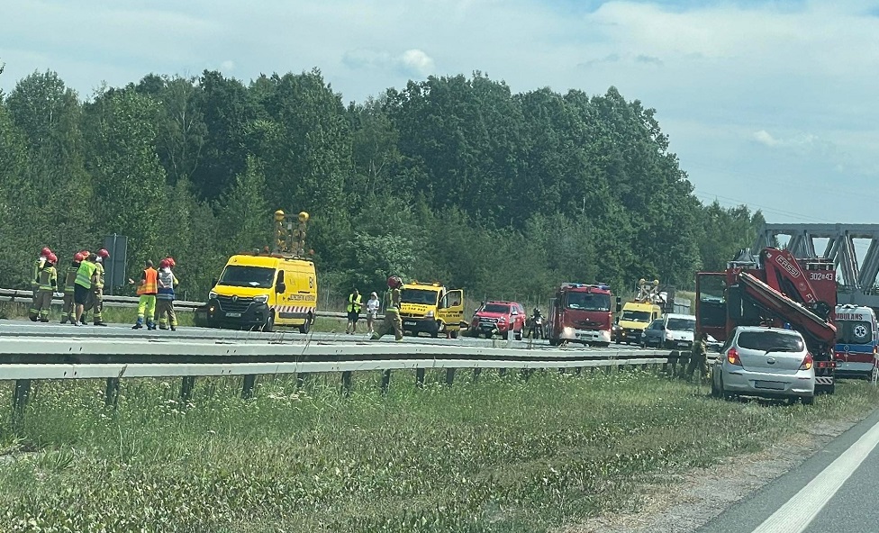 Wypadek na autostradzie A4! Trzy osoby poszkodowane