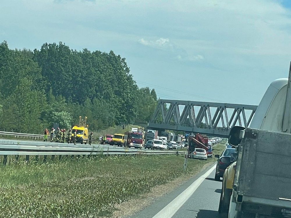 Wypadek na autostradzie A4! Trzy osoby poszkodowane