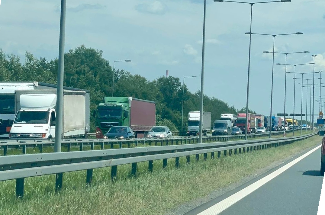 Wypadek na autostradzie A4! Trzy osoby poszkodowane