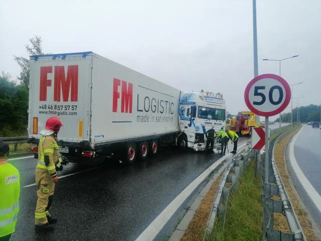 Kolizja ciągnika na autostrazie A4
