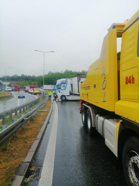 Kolizja ciągnika na autostrazie A4